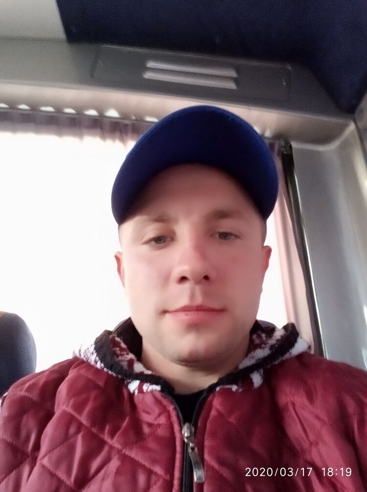  19377133  Ivan, 33 ,    