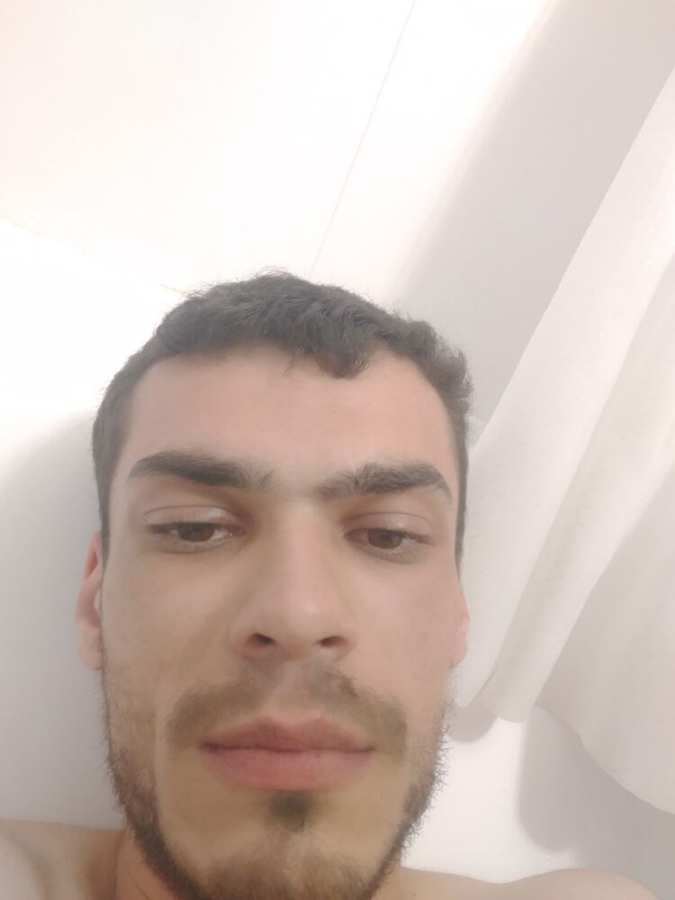  44658433  Robert, 28 ,    