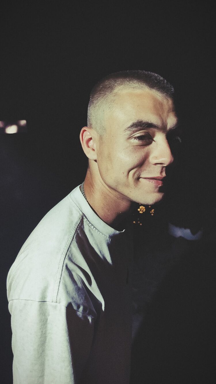  54108153  Maks, 29 ,    