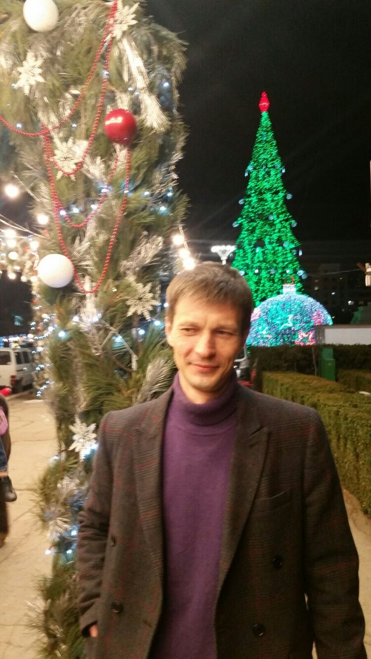  24460063  Ilya, 47 ,    