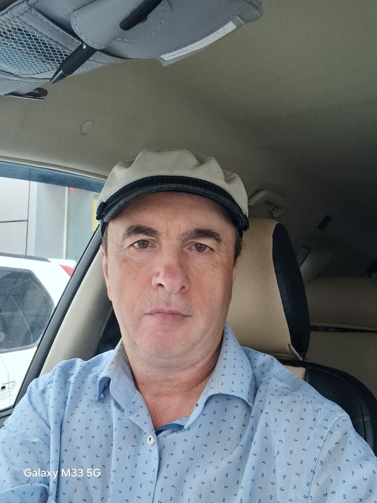  53843533  Slava, 52 ,    