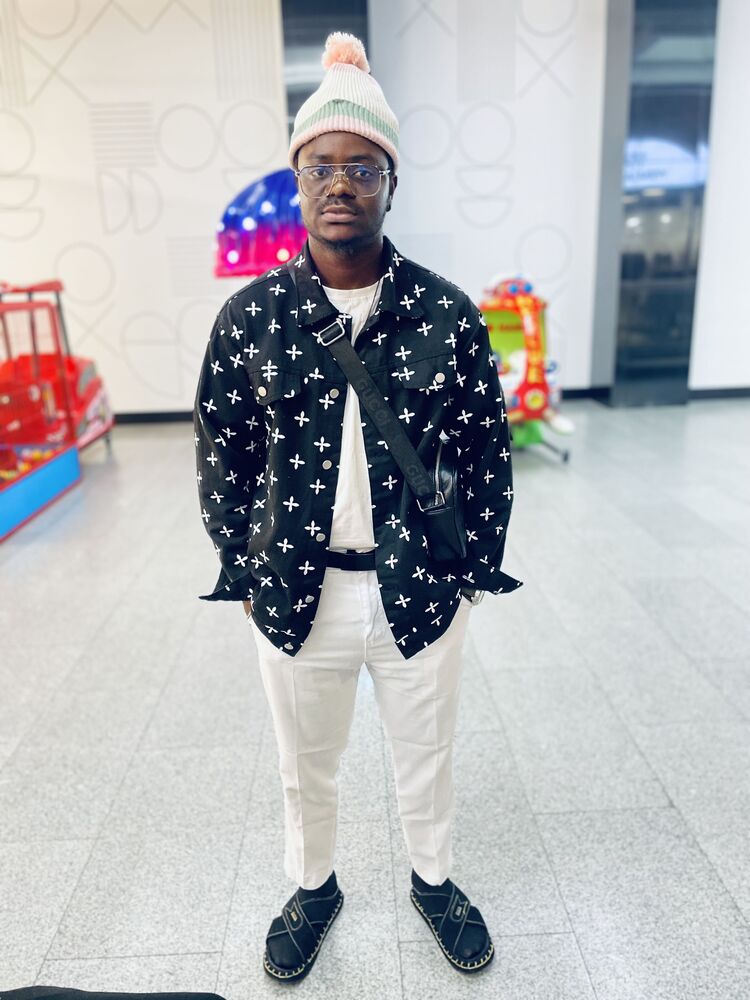  54530553  Chris, 27 ,    