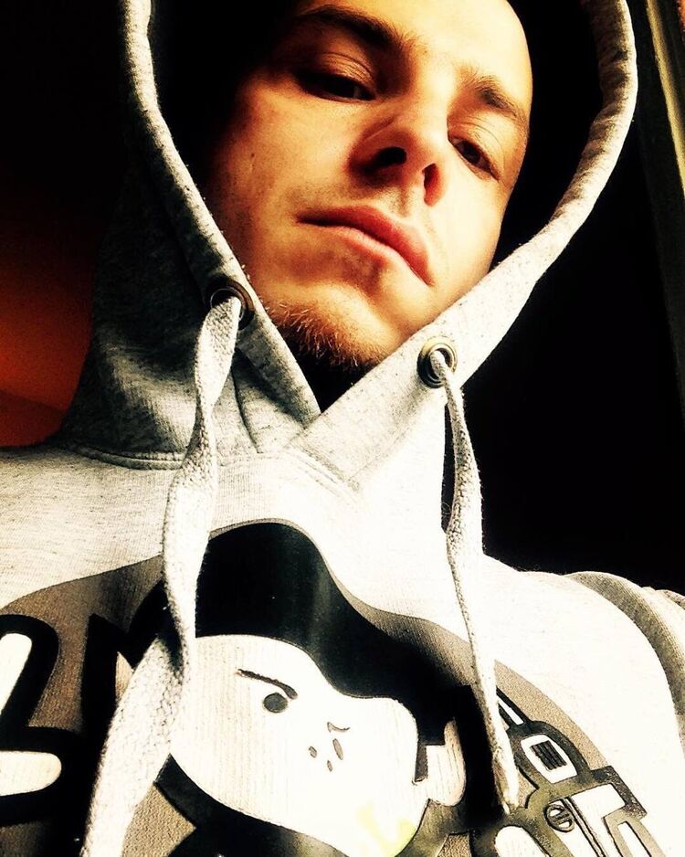  54640723  Max, 38 ,    -