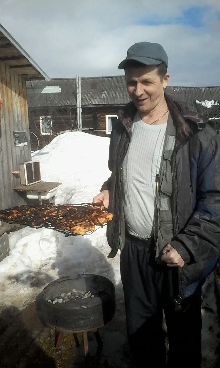  52796063  Viktor, 63 ,    