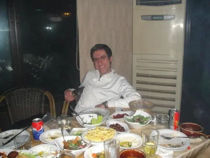 52205503  Emilio, 38 ,    -