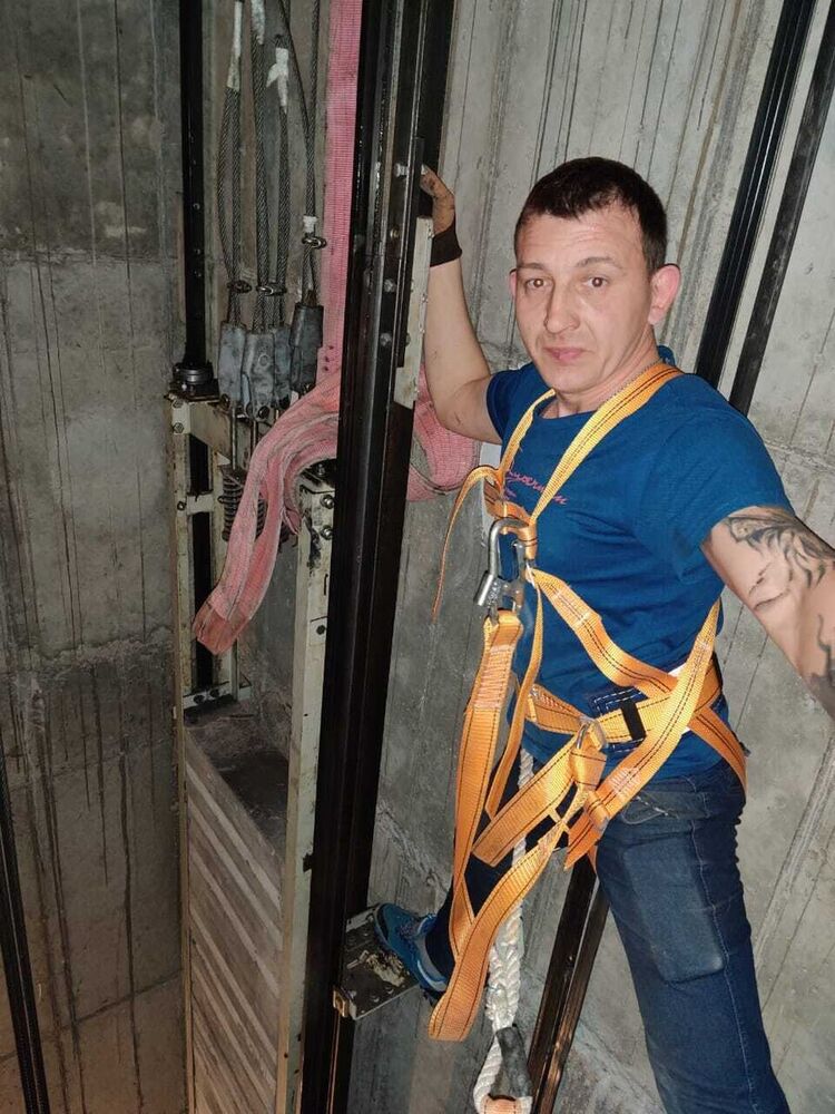  20540283  Ruslan, 42 ,    