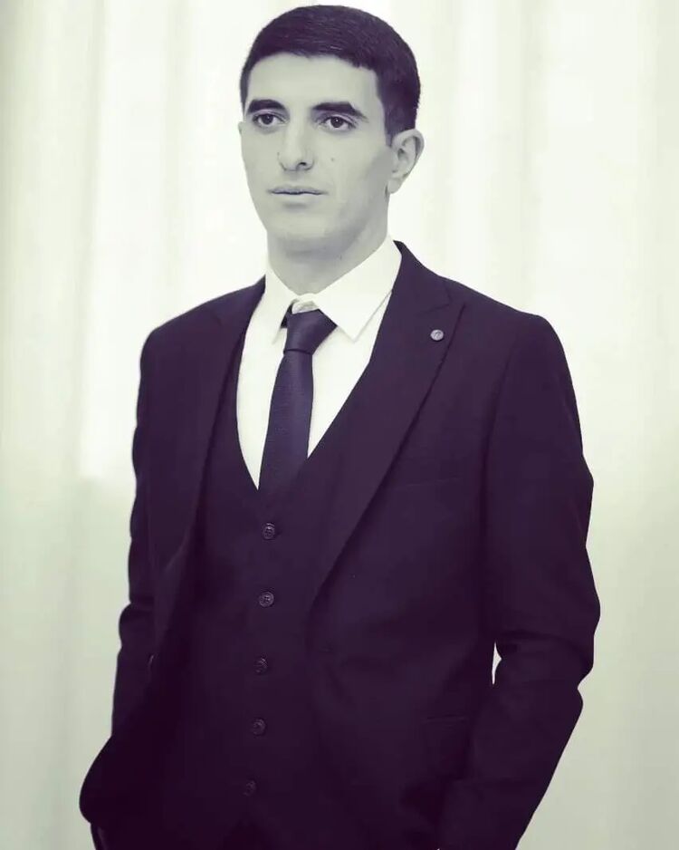  52237203  Armen, 30 ,    