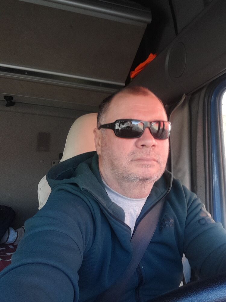 42662123  Victor, 49 ,    