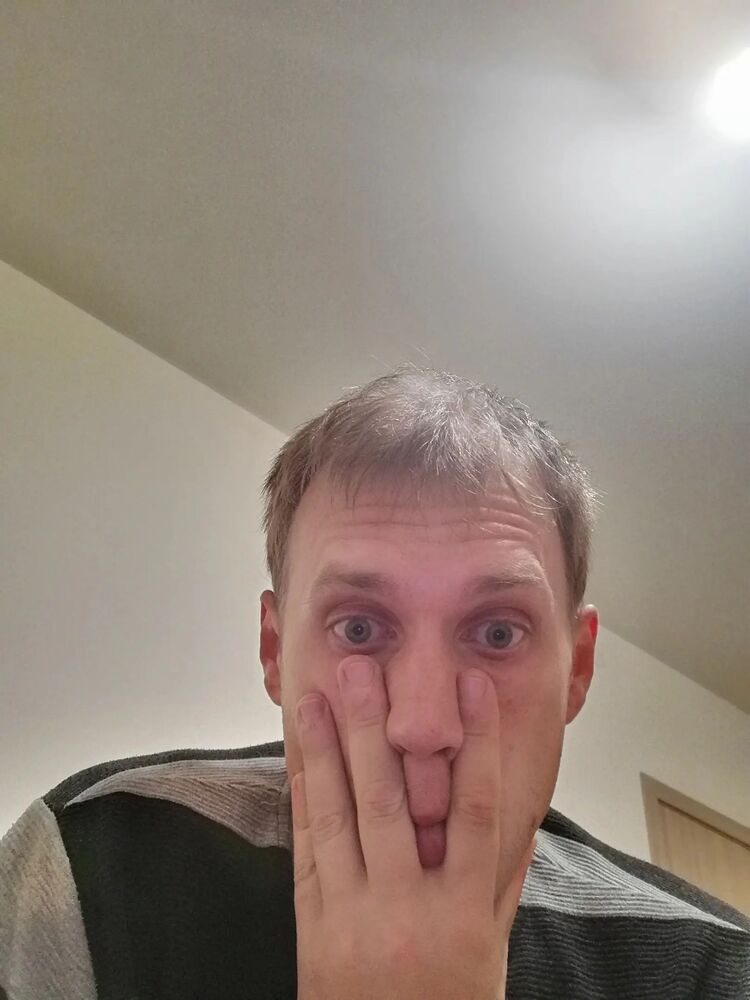  45667773  Erik, 37 ,    
