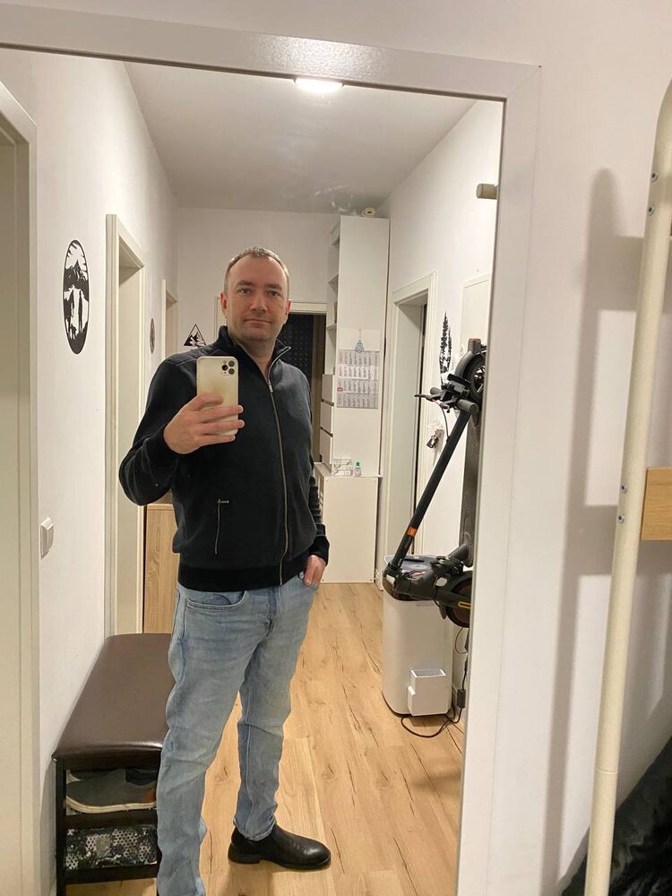  49730693  , 40 ,    