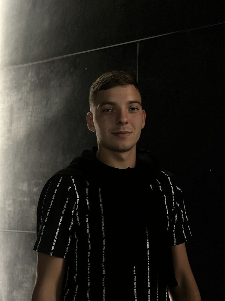  39287183  Wieby, 22 ,    --