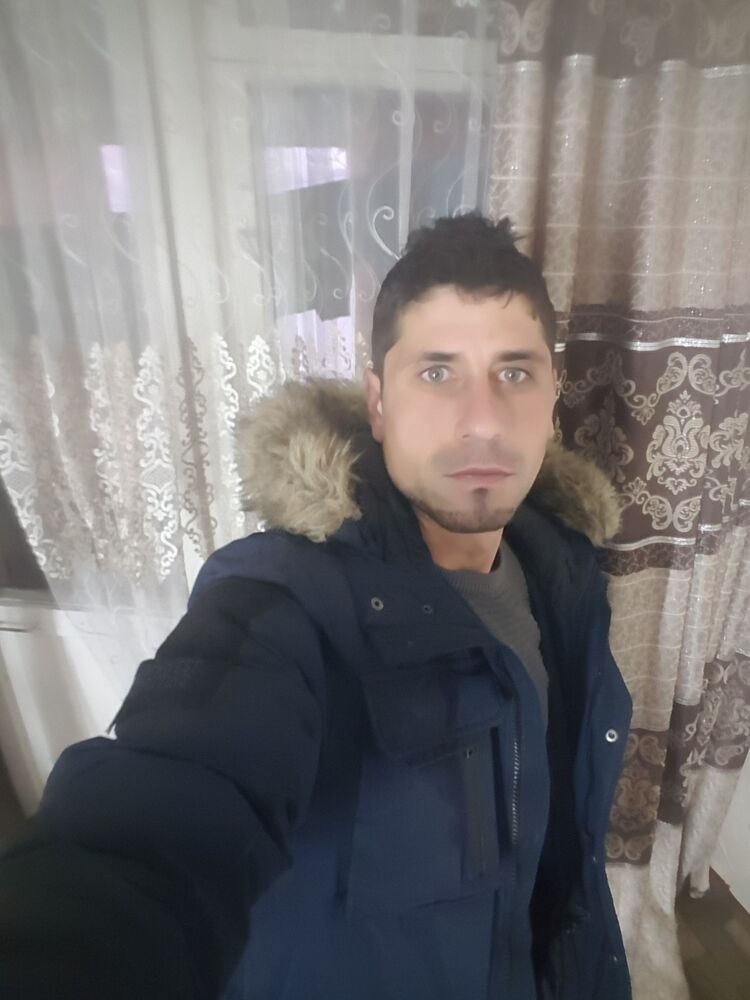  24974043  , 37 ,    