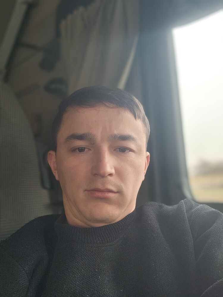  49103203  Mirjalol, 28 ,    