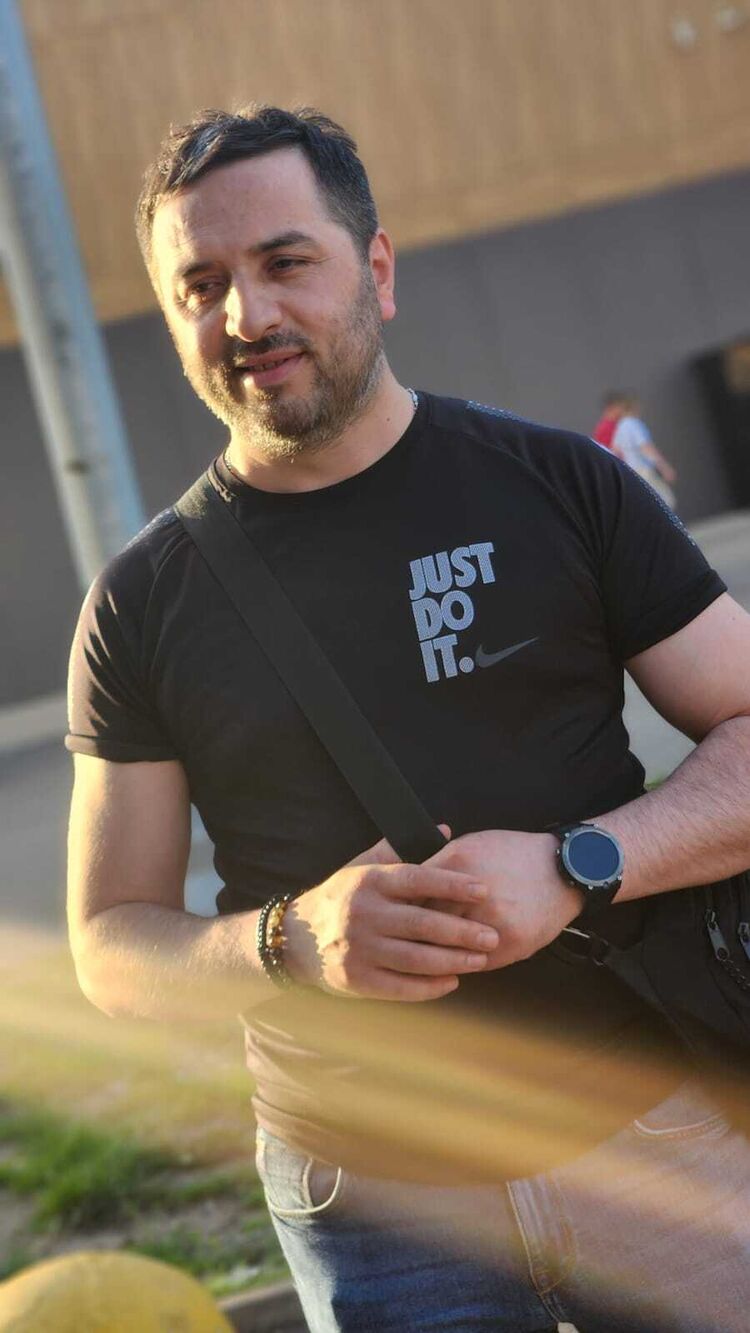  52859613  Serkan, 40 ,    