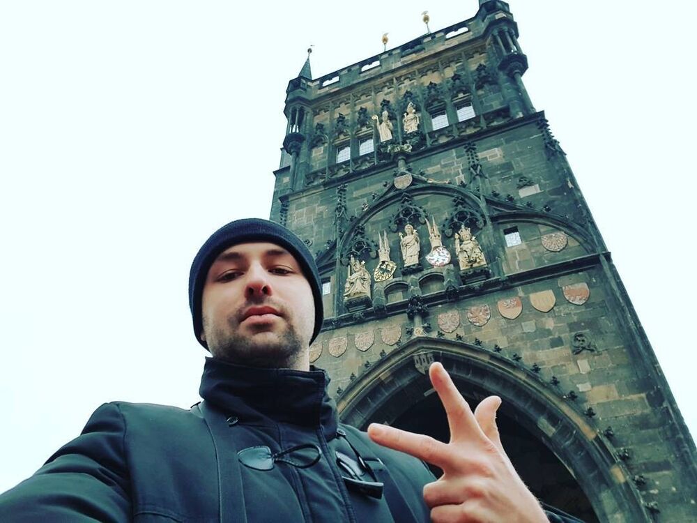  14699453  Viktor, 34 ,    