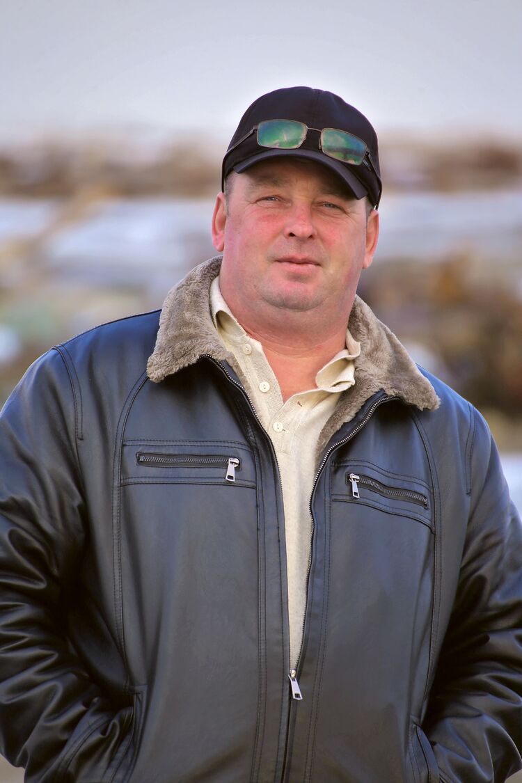  51933473  Boss, 47 ,    -