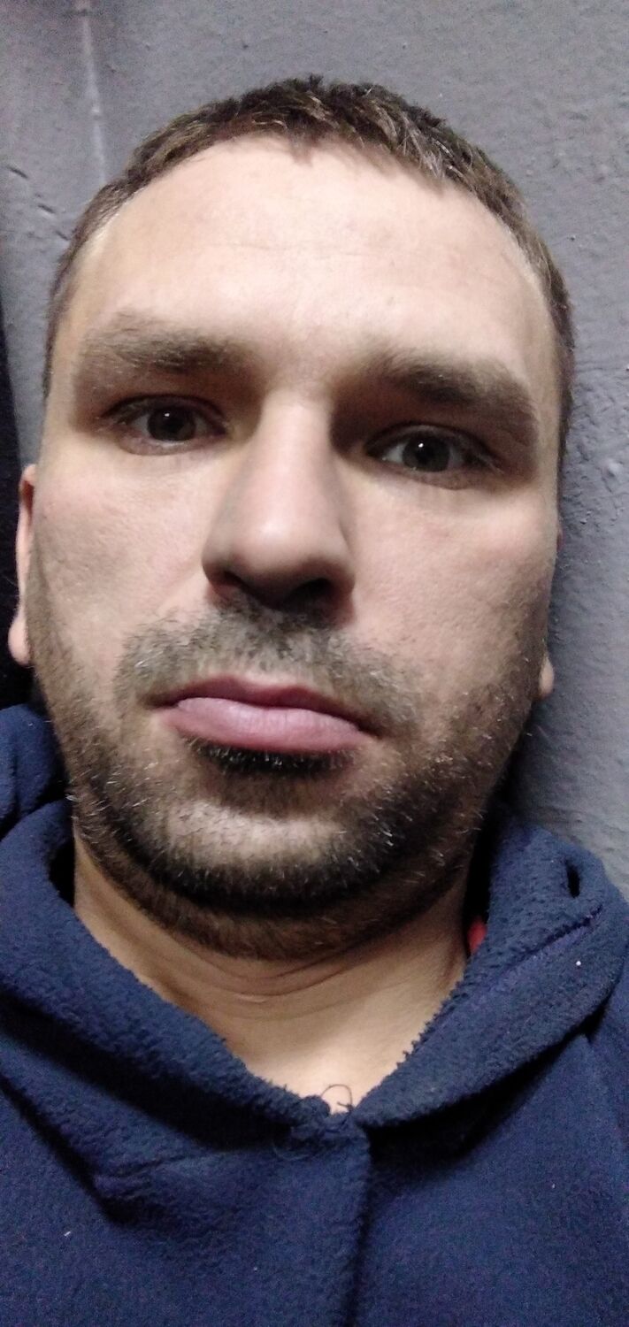  29991933  Viktor, 35 ,    