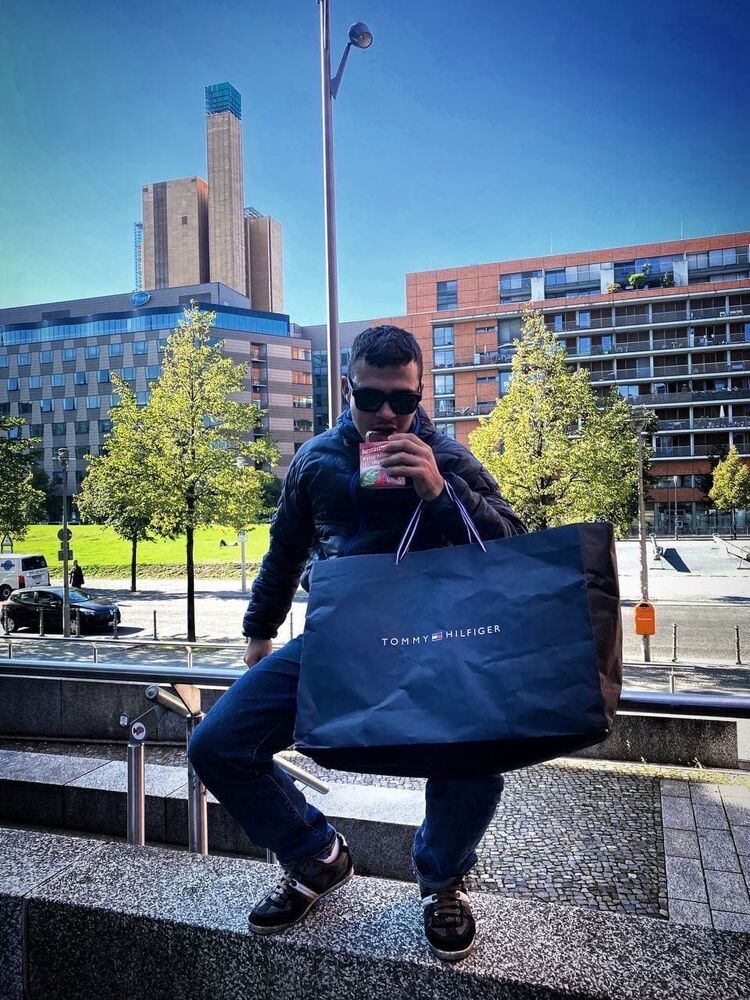  ,   Hiroo, 27 ,   ,   , c 