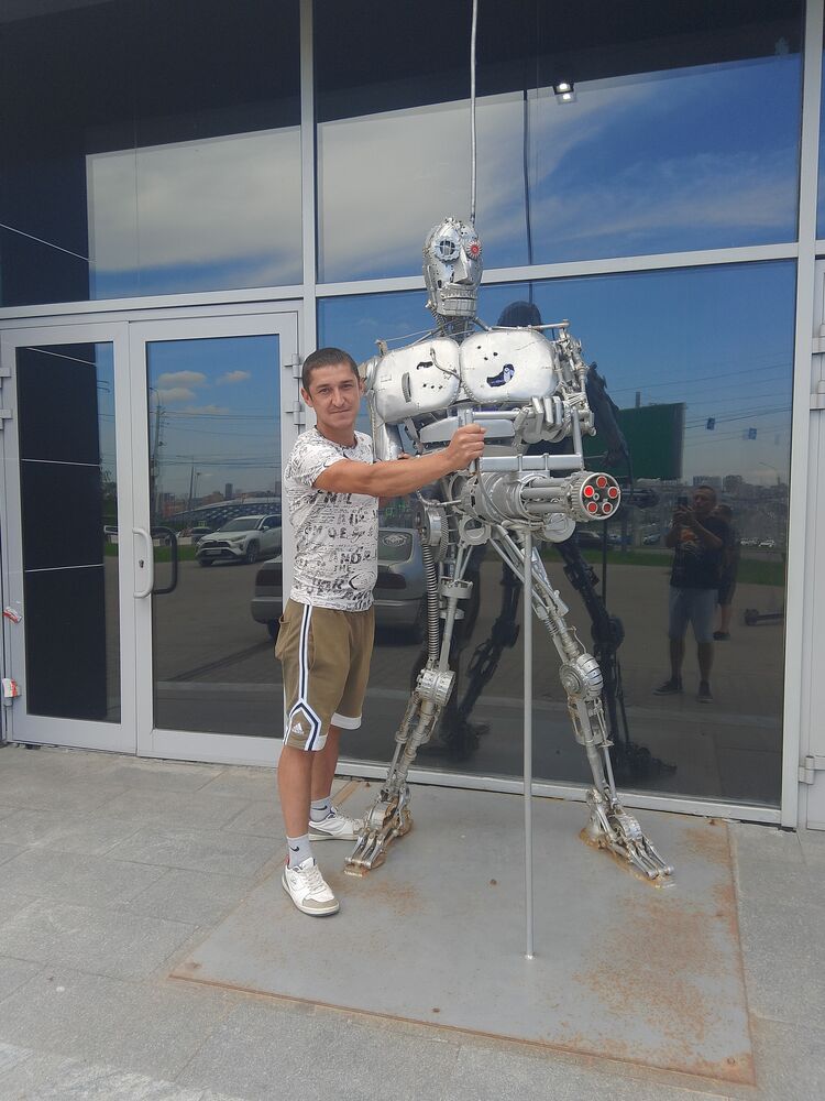  ,   Viktor, 34 ,   ,   