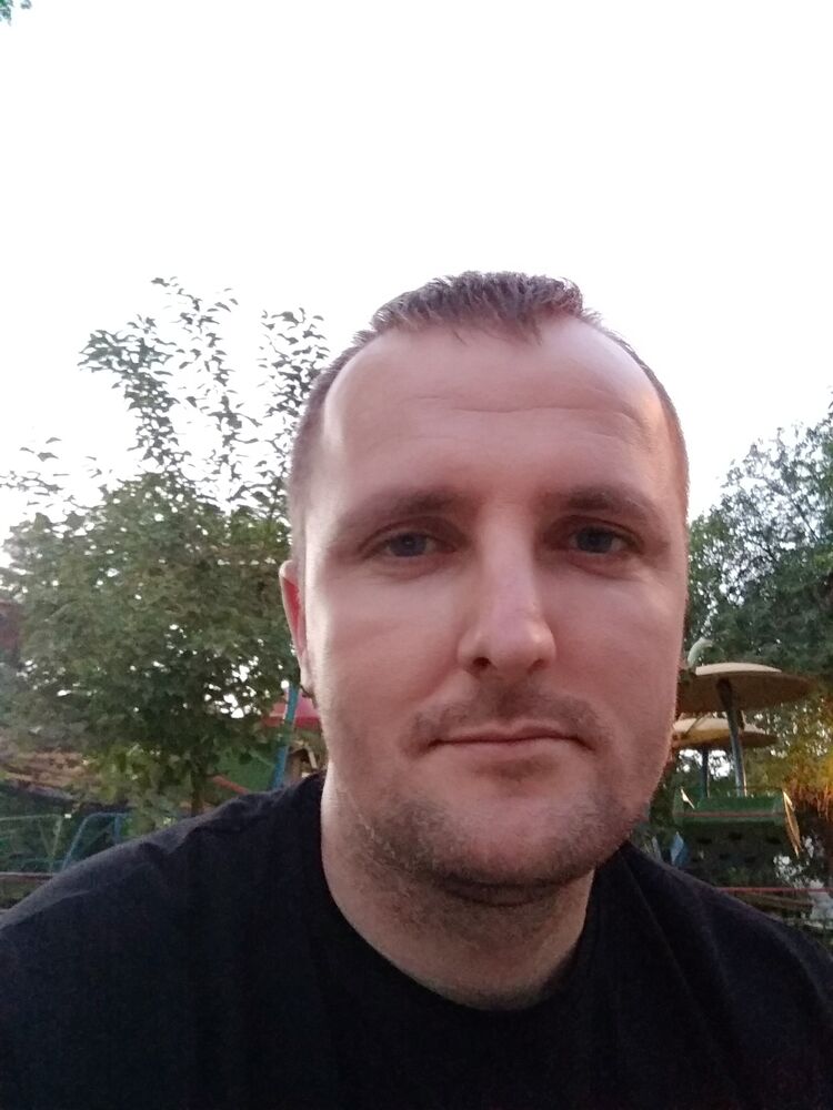  24094843  Russel, 38 ,    