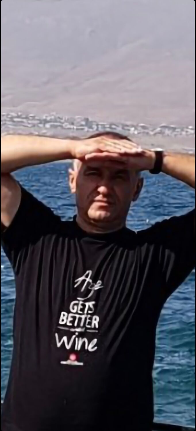  ,   Armen, 48 ,   ,   