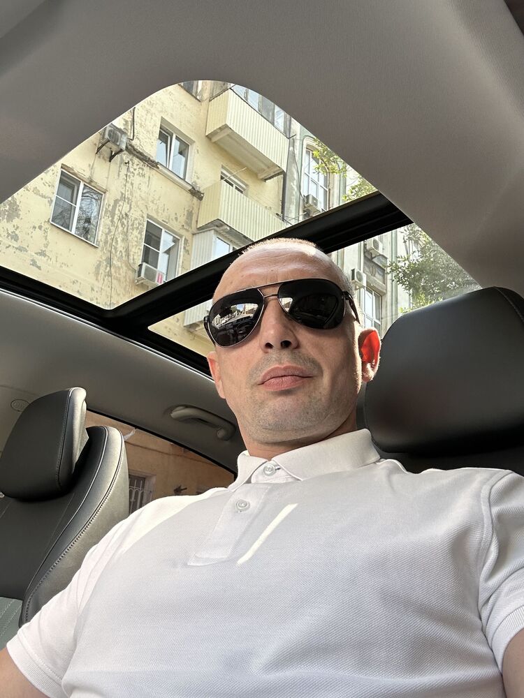  52082583  , 42 ,    --