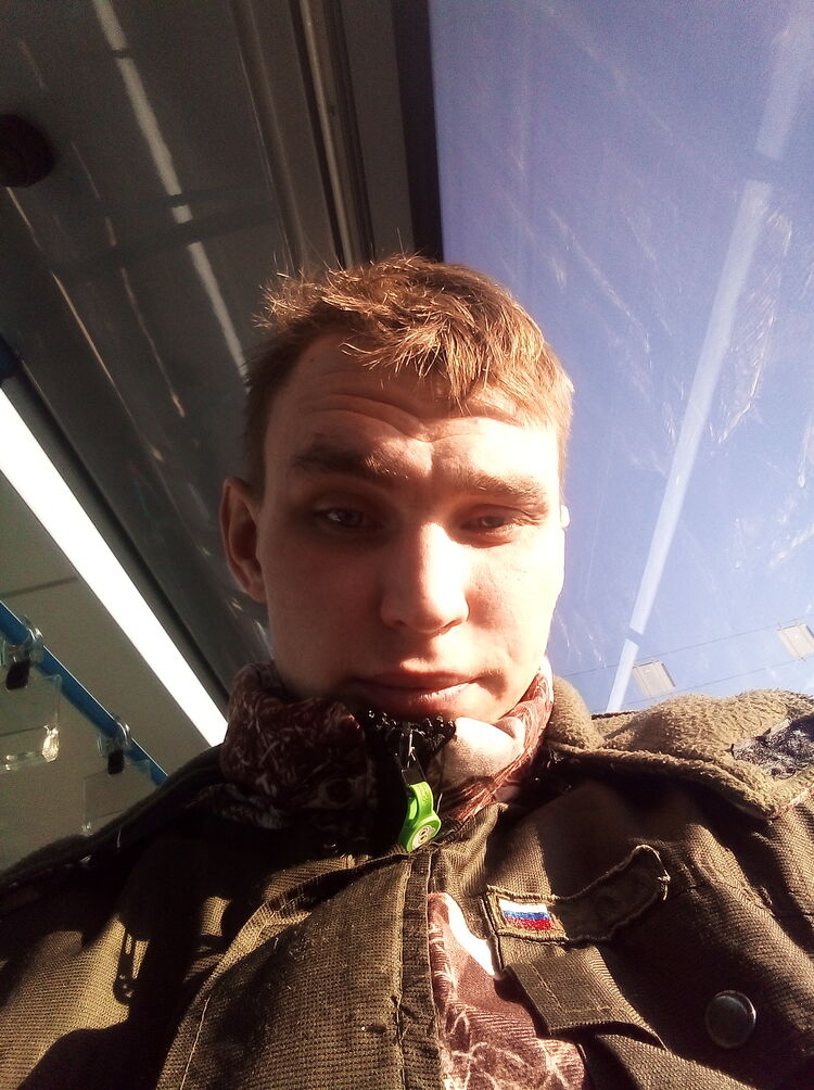  31052273  Roman, 27 ,    