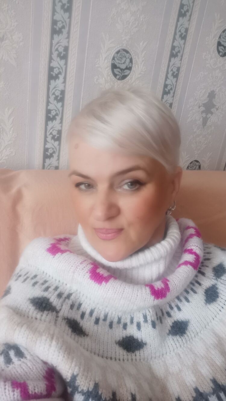  46140723  Elena, 52 ,    
