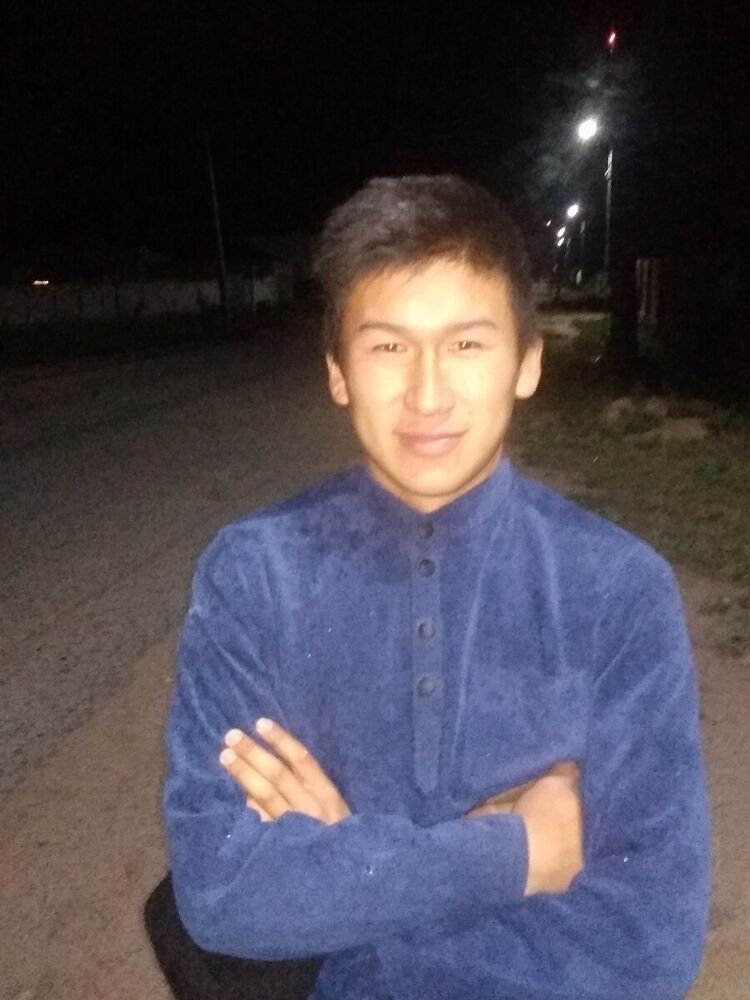  21093773  Hakim, 23 ,    