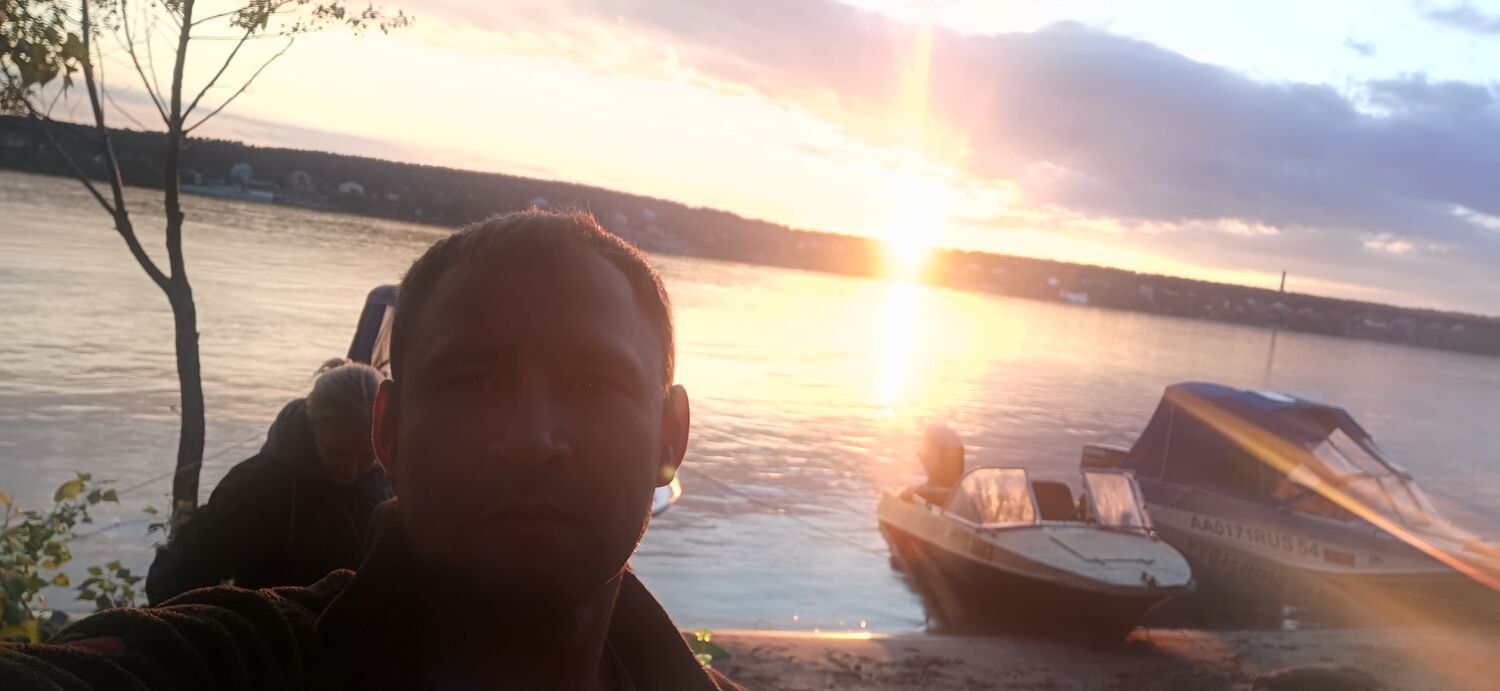  48192423  Pavel, 48 ,    