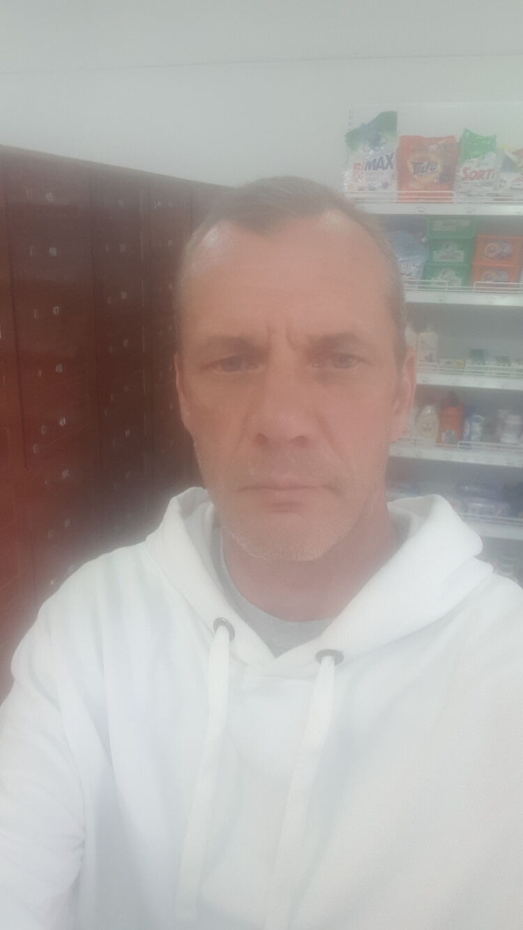  40216843  Alex, 51 ,    