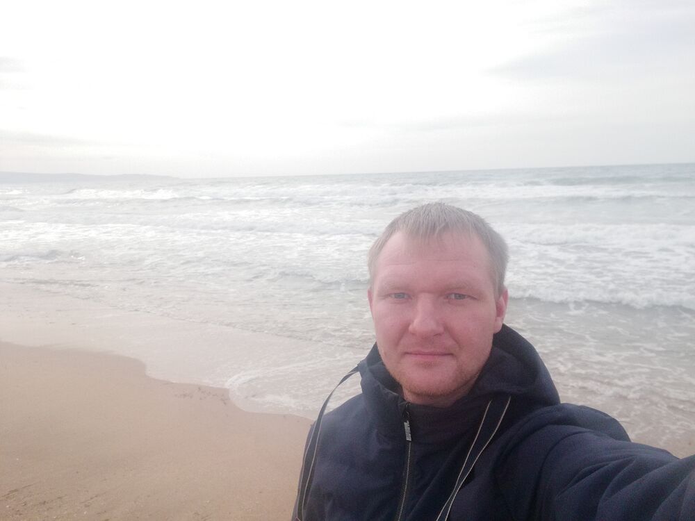  28560413  Anton, 35 ,     