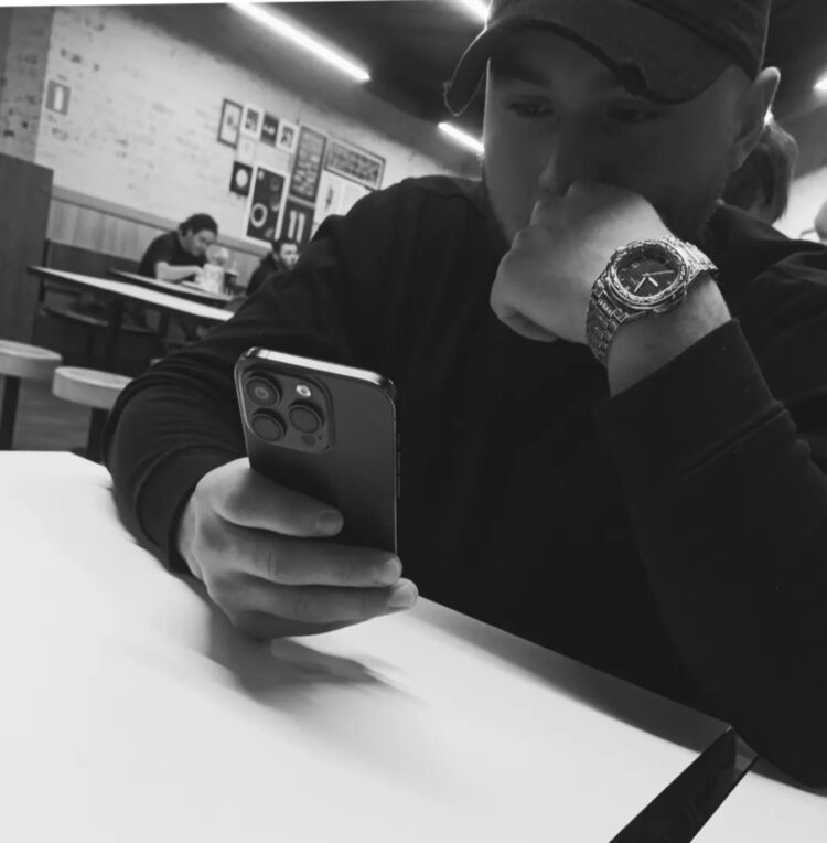  42958273  , 27 ,    