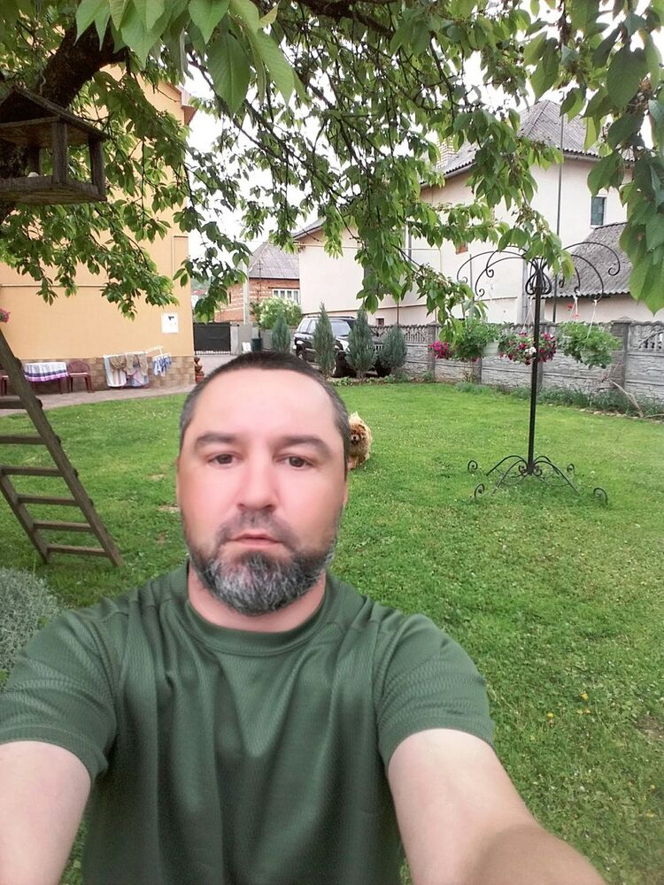  9446093  Vasil, 47 ,    