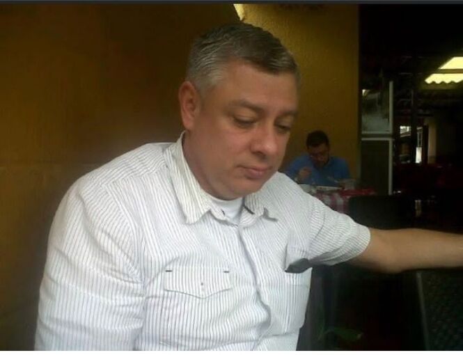  46430383  Alexander, 55 ,    -