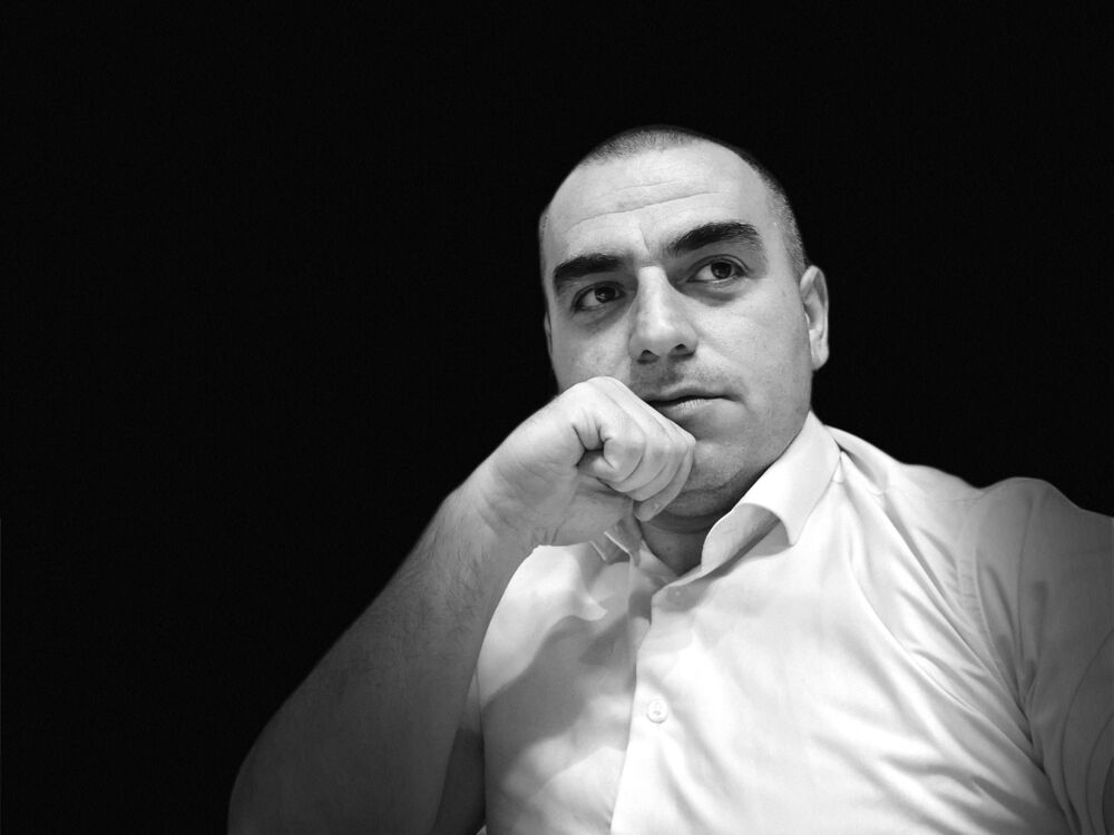  54568453  Emil, 39 ,    