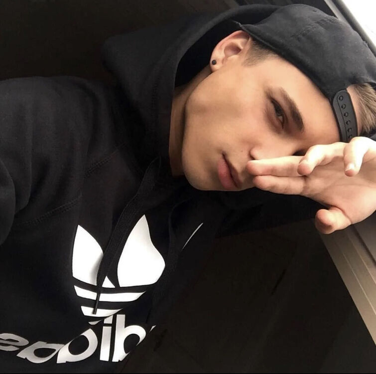  39594273  Alex, 26 ,    