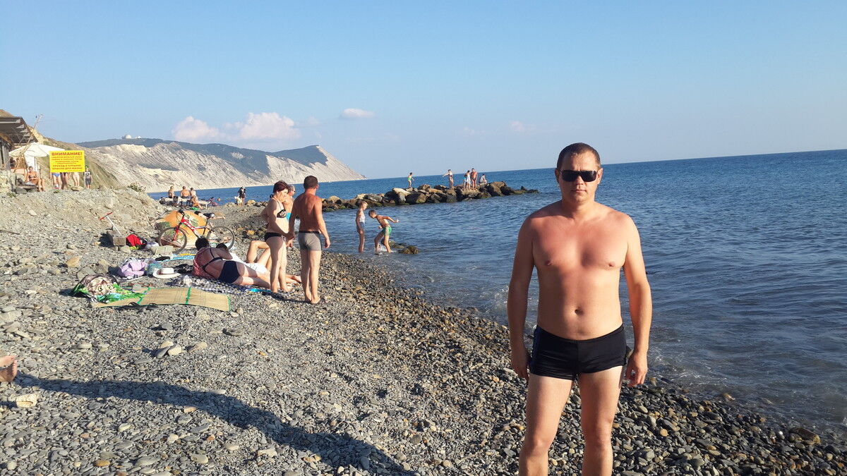  8298103  Roman, 45 ,    