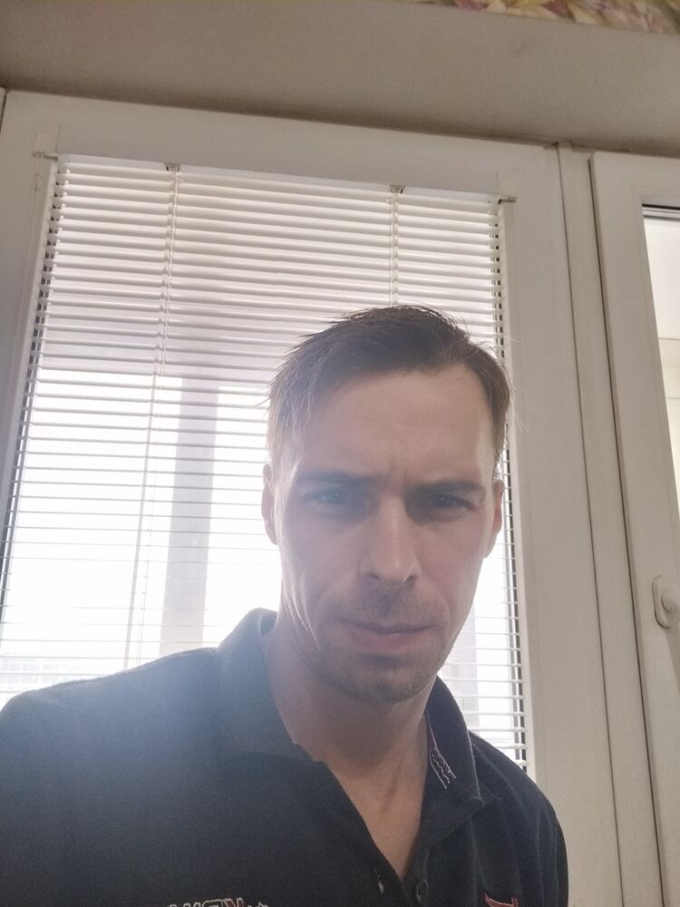  ,   Charly, 37 ,   ,   