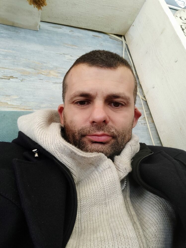  19055633  Petyr, 45 ,    