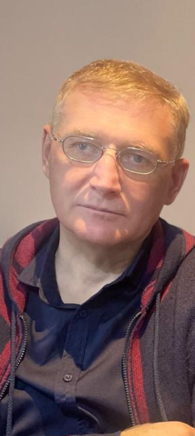  51865803  Vlad, 54 ,    