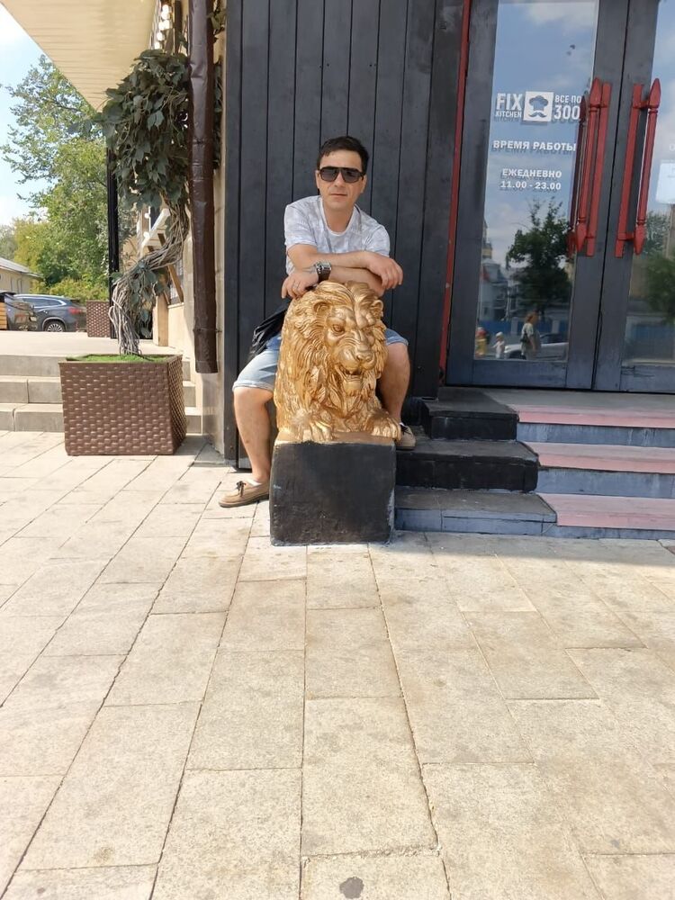  48545243  Hayk, 35 ,    