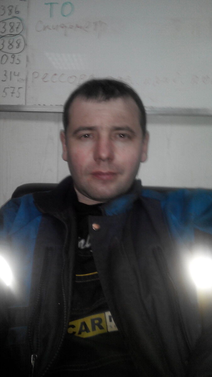  4332233  Viktor, 46 ,    