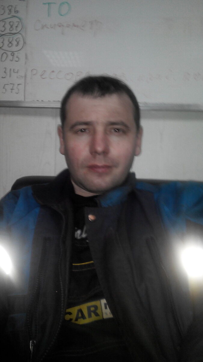  ,   Viktor, 44 ,   ,   , c , 