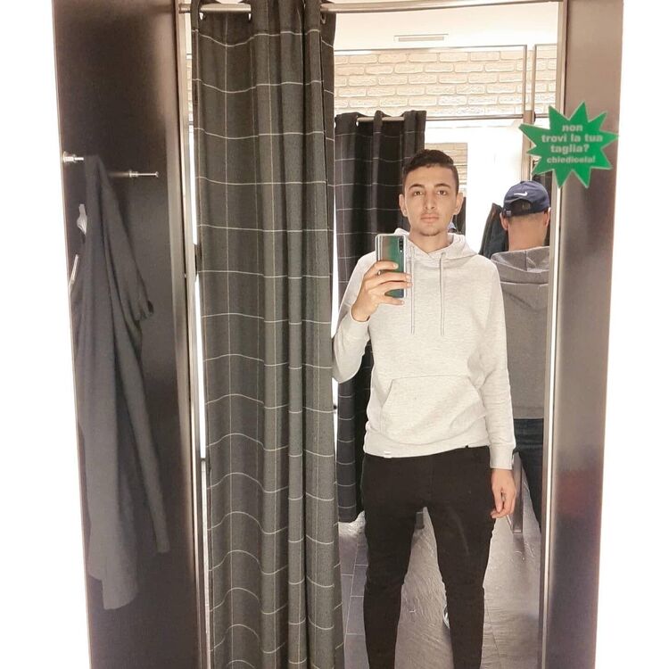  42801643  Emad, 24 ,    Milan