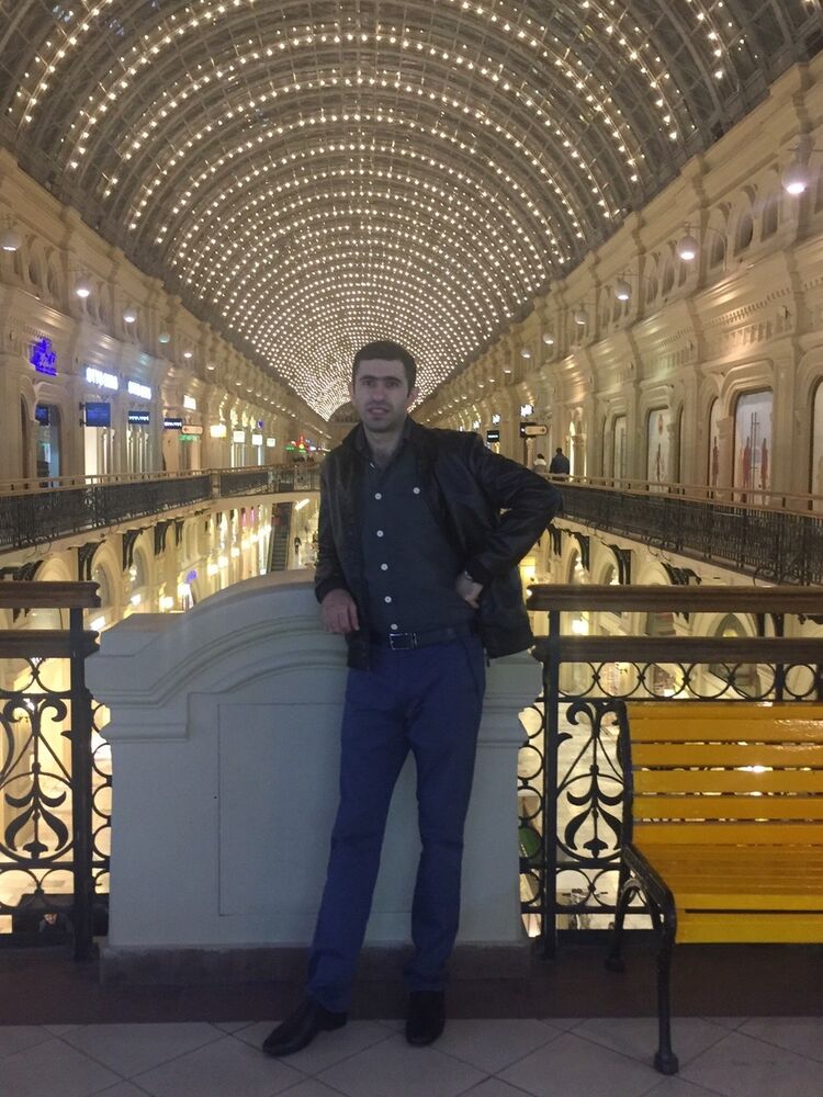  18643613  Murad, 37 ,    