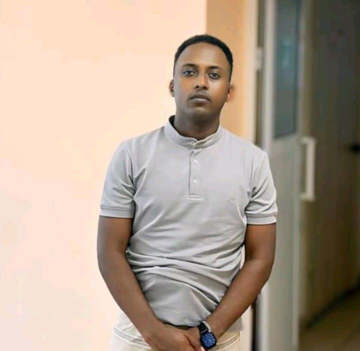  44858243  , 34 ,    