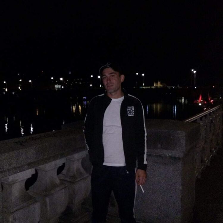  35612293  Eugen, 40 ,    Praha