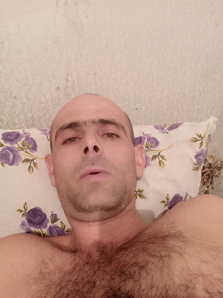  19368843  Sergiu, 36 ,    