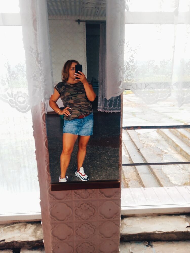  ,   Mila, 46 ,   c 